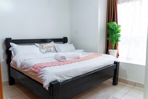 4 habitaciones, tabla de planchar con plancha, wifi y ropa de cama