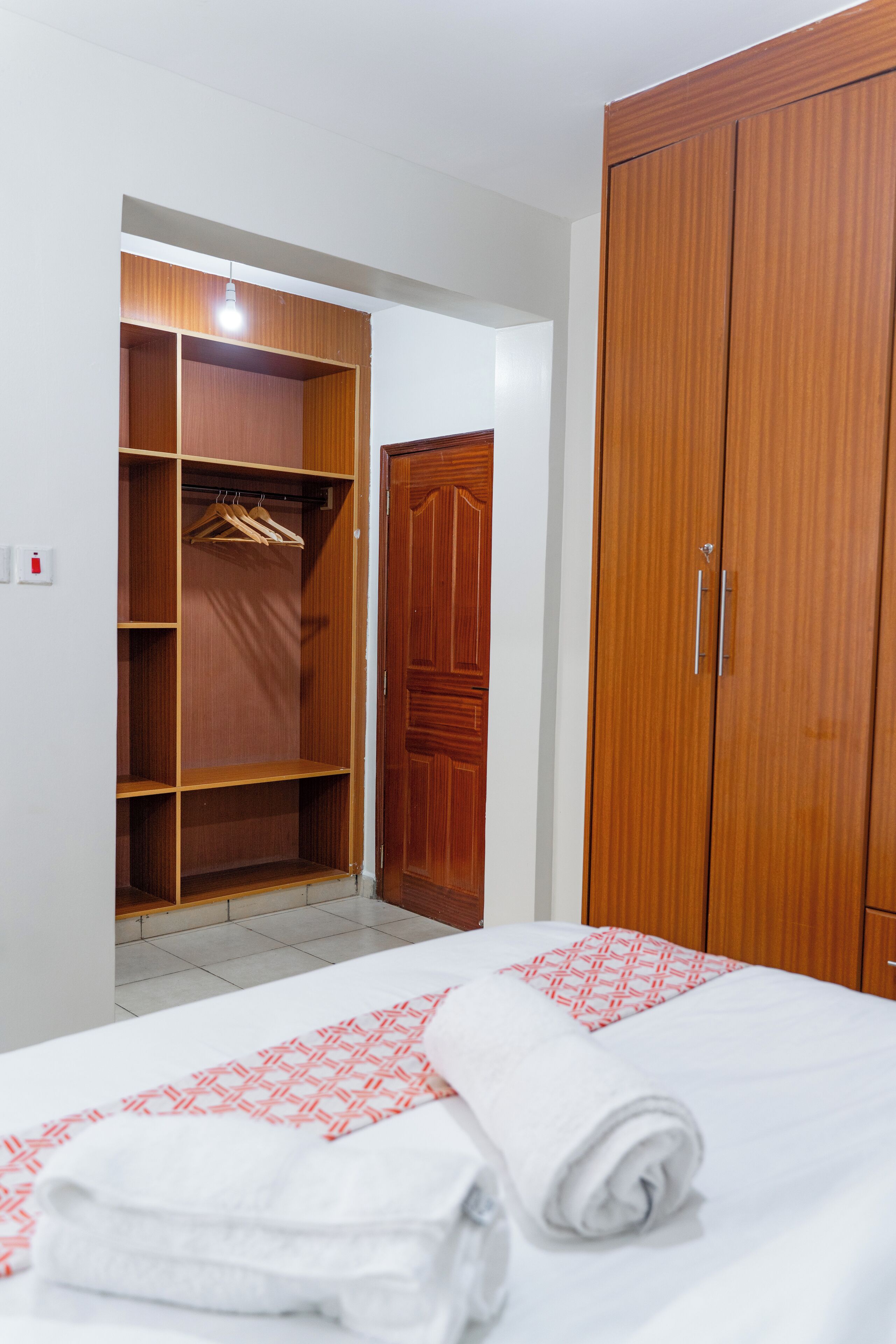 4 makuuhuonetta, silitysrauta/-lauta, Wi-Fi, vuodevaatteet