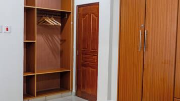 4 makuuhuonetta, silitysrauta/-lauta, Wi-Fi, vuodevaatteet