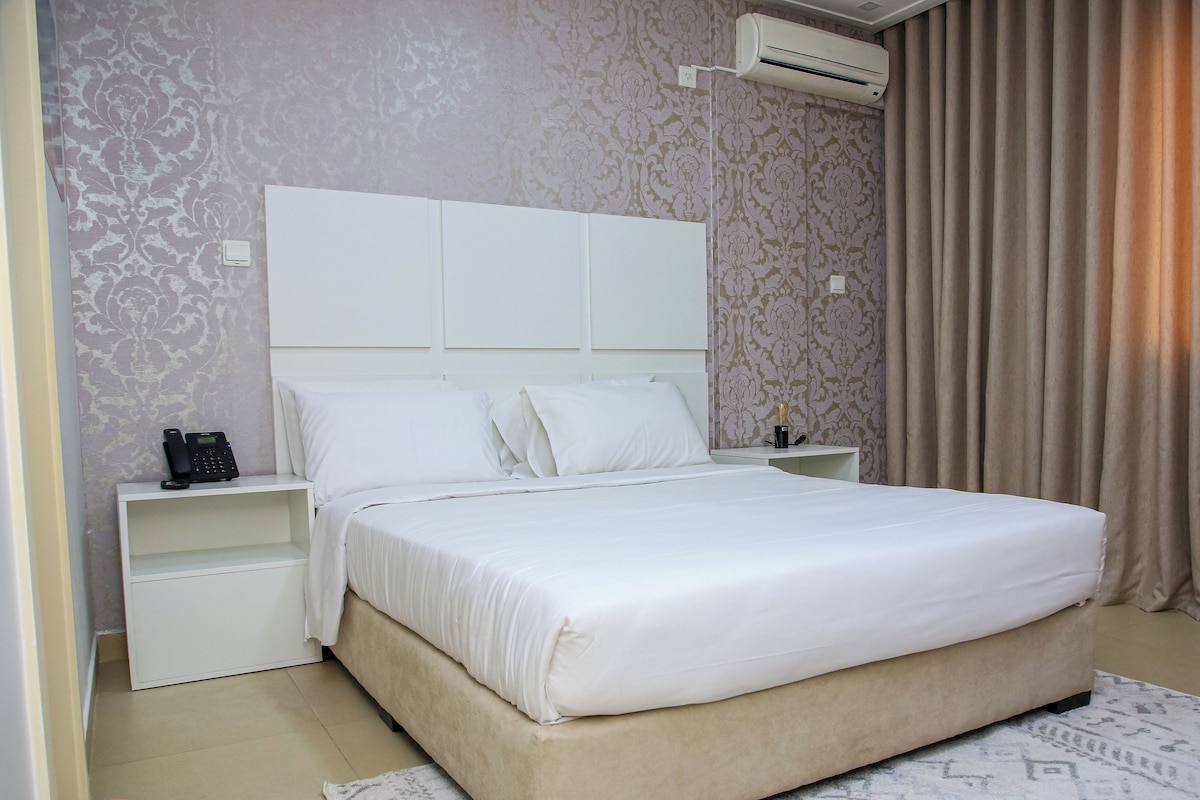In-room safe, desk, laptop workspace, soundproofing