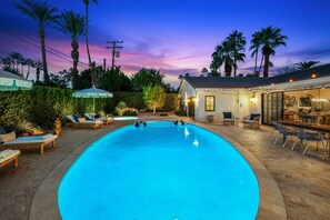 Een verwarmd zwembad