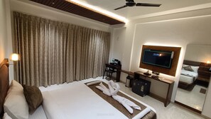 Deluxe kamer | Een bureau, gratis wifi