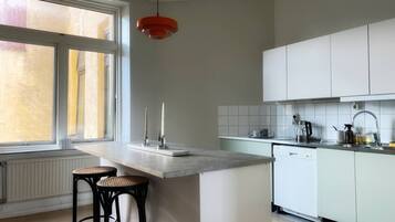 Refrigerador, horno, parrilla de estufa y lavavajillas