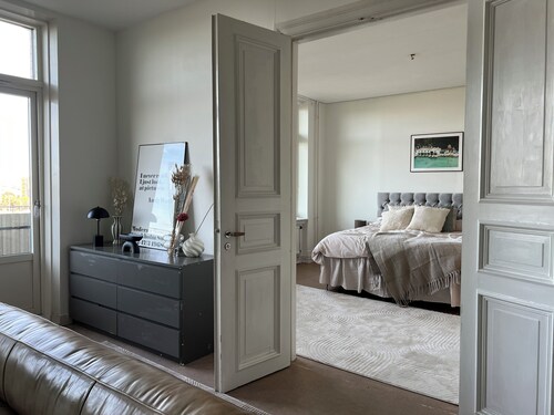 Central Design Apartment - Near Ullevi and Heden with Balcony