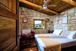 2 bedrooms, desk, iron/ironing board, travel crib