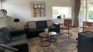 House | Living room - Lovely Holiday Bungalow With Garden (Sint Maartensvlotbrug)