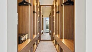 Luksus-lejlighed - 2 soveværelser - byudsigt | Individuelt design, individuel indretning, skrivebord