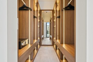 Decoración personalizada, muebles diferentes y escritorio 