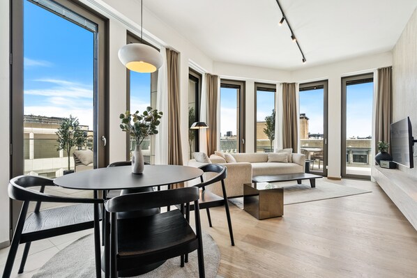 Luxury Apartment, 2 Bedrooms, City View