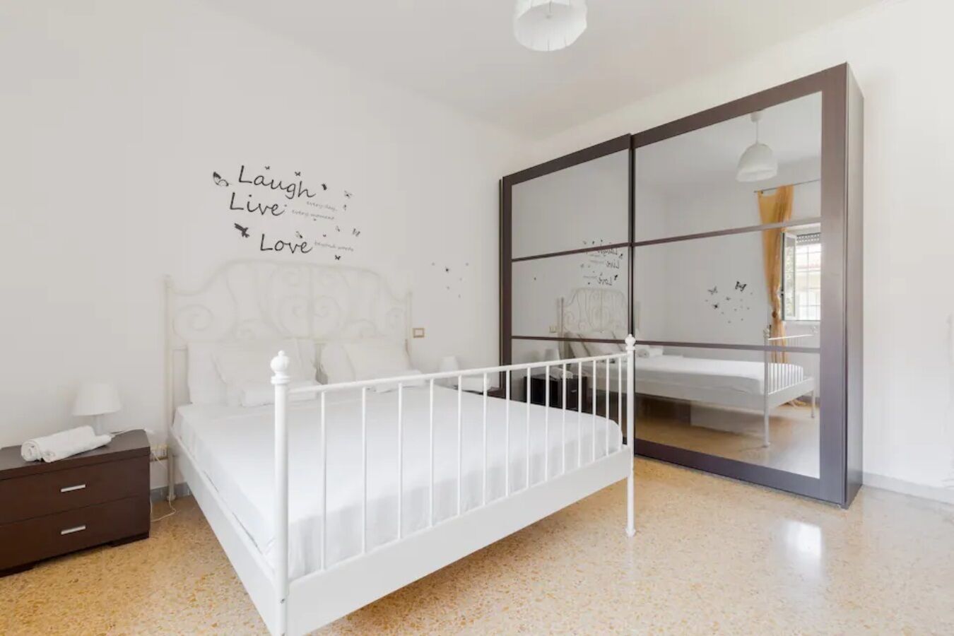 1 chambre, bureau, fer et planche à repasser, Wi-Fi gratuit