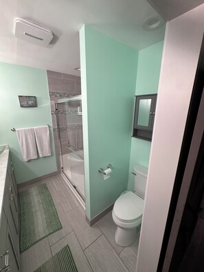 Shower, jetted tub, hair dryer, towels