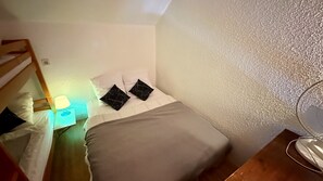 2 slaapkamers, een strijkplank/strijkijzer