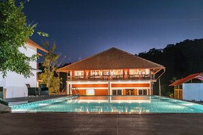 Outdoor pool - Sterling Brookstone Coorg   (Madikeri)