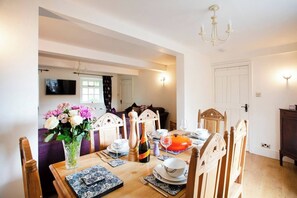 Dining - Beautiful characterful cottage,family and dog friendly,quiet,close to amenities  (Harrogate)