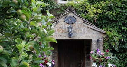 Beautiful characterful cottage,family and dog friendly,quiet,close to amenities