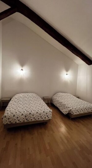 6 عدّة غرف نوم ومكواة/لوح كي وواي فاي ومل�اءات أسرّة