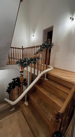 المنشأة من الداخل