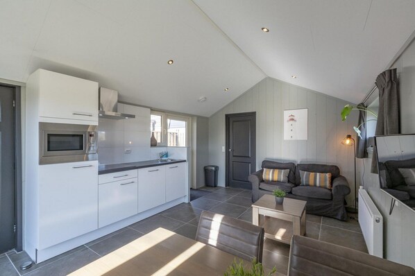 TV - A beautiful beach house just a few minutes' walk from the beach! (Groote Keeten)