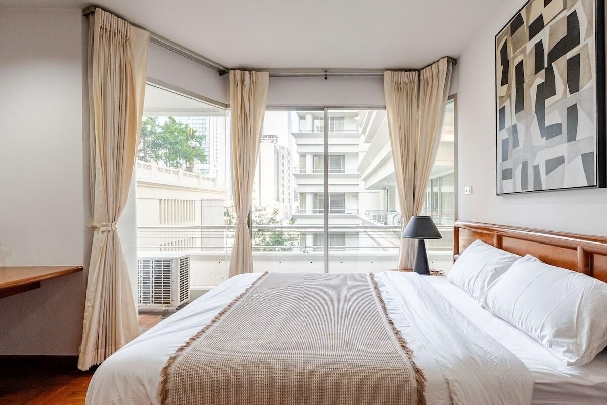 4 habitaciones, tabla de planchar con plancha, wifi y ropa de cama 