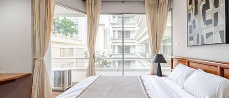 4 habitaciones, tabla de planchar con plancha, wifi y ropa de cama