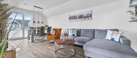 تلفزيون، مدفأة، مكتبة فيديو، ستيريو