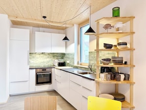 Fridge, oven, stovetop, dishwasher - Halbinsel52 vacation apartment - your feel-good oasis in Wasserburg on Lake Constance (Wasserburg (Bodensee))