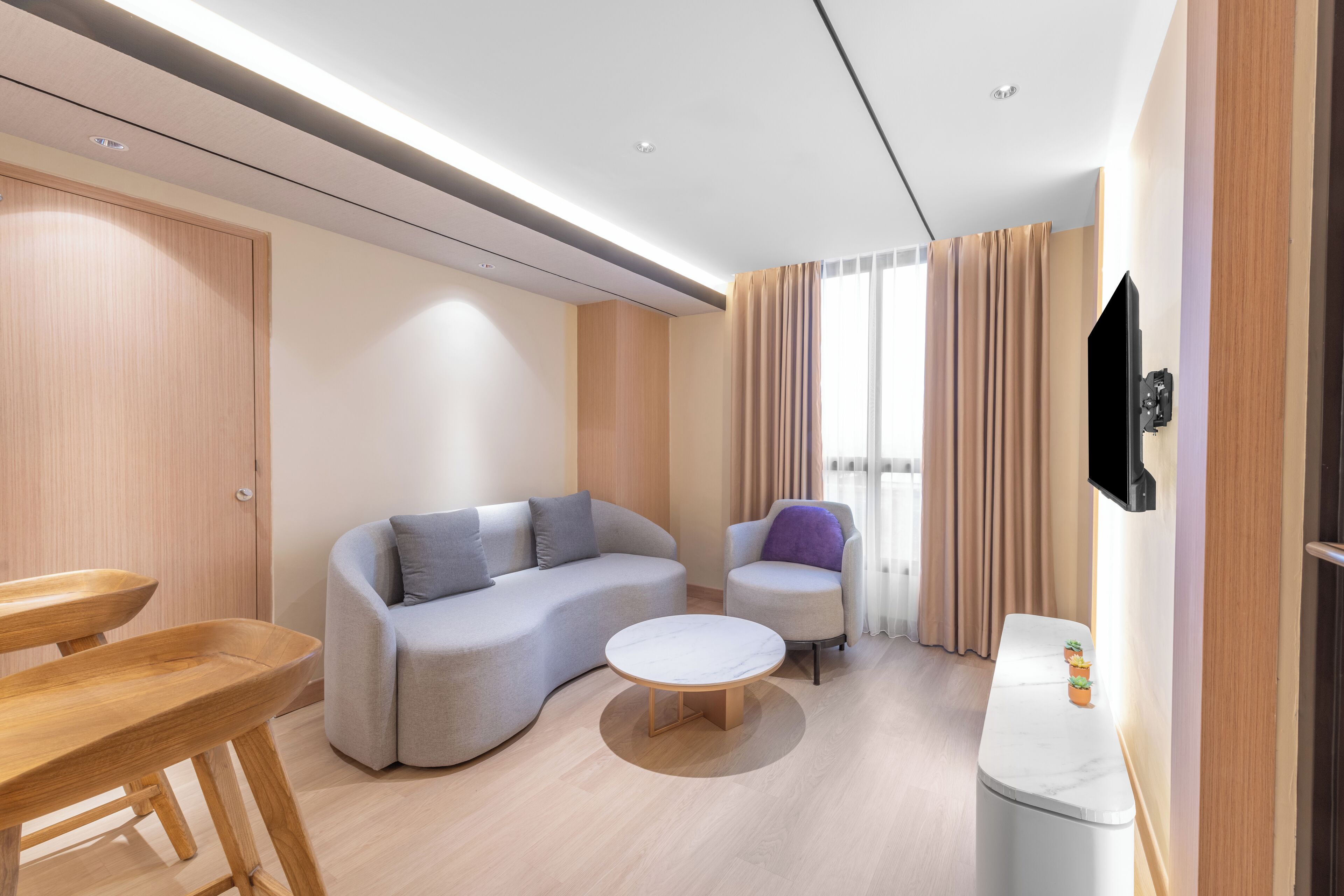 套房 | 起居區 | 43-吋智慧型電視，提供數位頻道