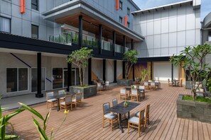 Suite | Terrace/patio - Fox Lite Hotel Majalaya Bandung (Majalaya)