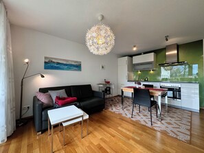 TV, books - Vacation apartment at the Ostbad in Überlingen (Überlingen)