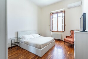 Appartement Duplex Classique, vue mer | 2 chambres, fer et planche à repasser, lits bébé (en supplément)