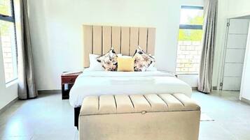 3 chambres, fer et planche à repasser, Wi-Fi, draps fournis