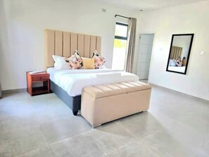 3 chambres, fer et planche à repasser, Wi-Fi, draps fournis