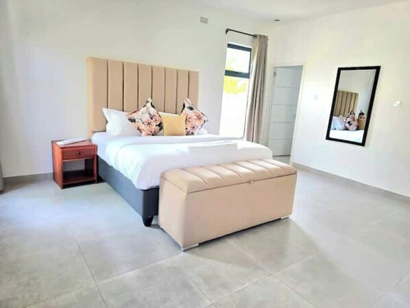 3 bedrooms, iron/ironing board, WiFi, bed sheets