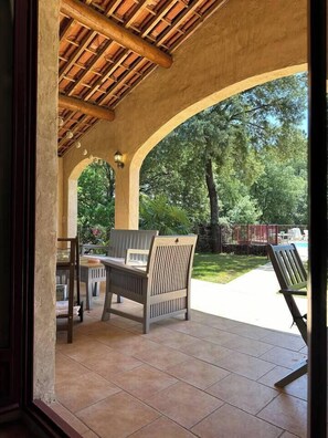 Outdoor dining - Beautiful Cevennes farmhouse with swimming pool (Corbès)