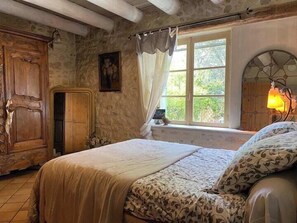 4 bedrooms, internet, bed sheets - Le Cottage, private pool in the countryside (Sainte-Anastasie)