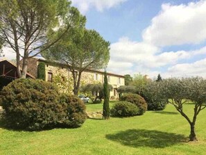 Property grounds - Les Pradinaux, shared pool (Saint-Hilaire-de-Brethmas)