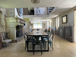 Dining - Le mas d'Elise, in the heart of the Cévennes countryside (Saint-Hippolyte-de-Caton)