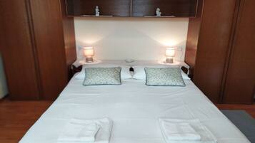 3 bedrooms, iron/ironing board, travel cot, free WiFi