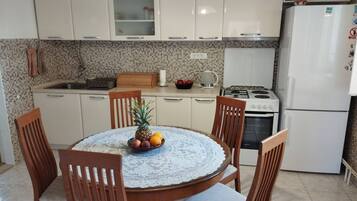 Fridge, oven, stovetop, dining tables