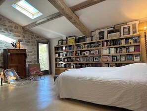 5 bedrooms, internet, bed sheets