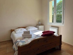 2 bedrooms, WiFi, bed sheets
