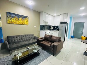 Studio – standard, 1 queensize-seng, balkong, byutsikt | Oppholdsområde