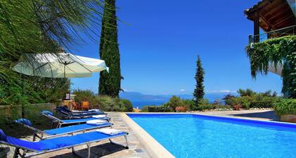 Luxurious 5-bedroom villa with stunning sea views in delightful Platanos, Akrata