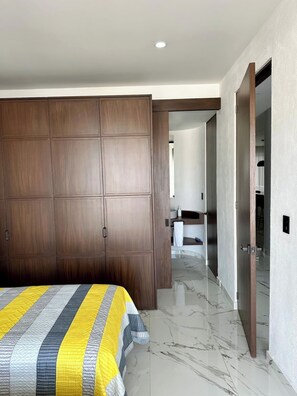 2 室のベッドルーム、アイロン / アイロン台、WiFi、ベッドシーツ