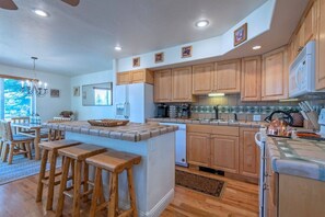 Fridge, microwave, stovetop, dishwasher