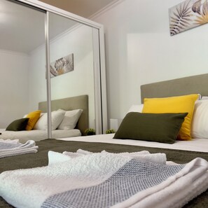 2 間睡房、可攜式嬰兒床、免費 Wi-Fi、床單