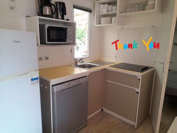 Fridge, microwave, stovetop, dishwasher - Mobile home beach 900 meters (Longeville-sur-Mer)