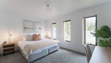 4 bedrooms, desk, iron/ironing board, free WiFi