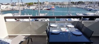 3-room apartment for 6 with pool, WIFI, and parking in Port Camargue