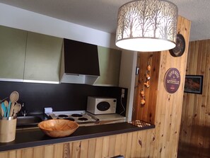 Microwave, oven, stovetop, coffee/tea maker